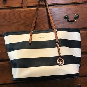 Authentic Michael Kors Large Saffiano Leather Tote